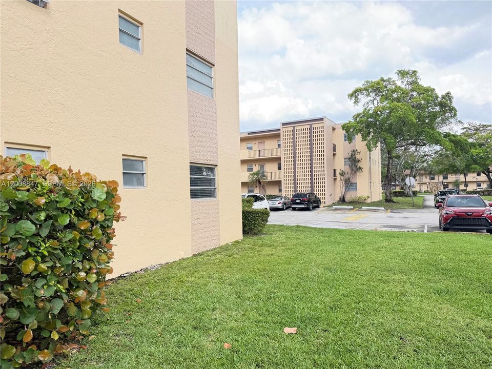 For Sale: $160,000 (2 beds, 2 baths, 920 Square Feet)