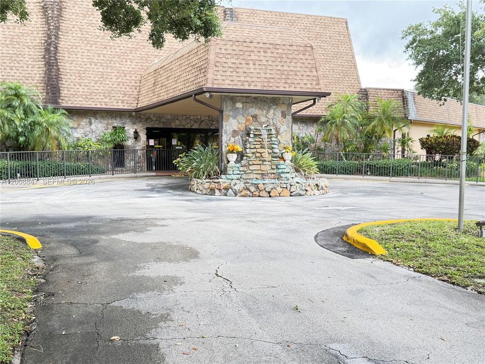 For Sale: $160,000 (2 beds, 2 baths, 920 Square Feet)