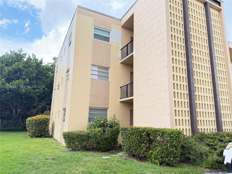 For Sale: $160,000 (2 beds, 2 baths, 920 Square Feet)