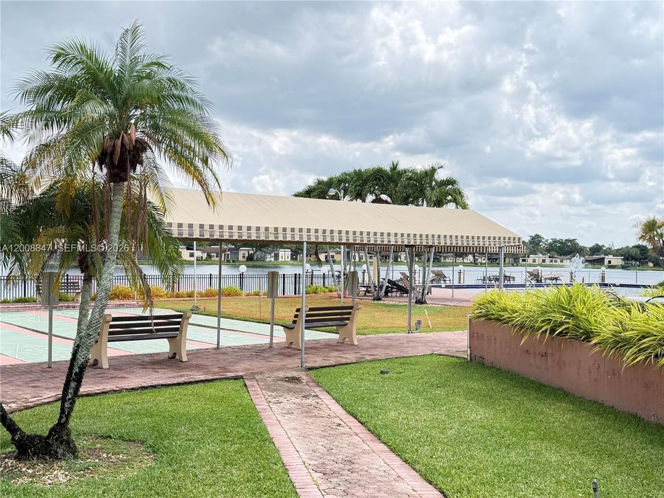 For Sale: $160,000 (2 beds, 2 baths, 920 Square Feet)