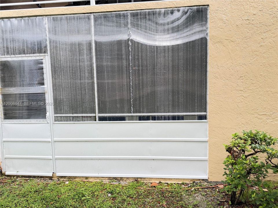 For Sale: $160,000 (2 beds, 2 baths, 920 Square Feet)