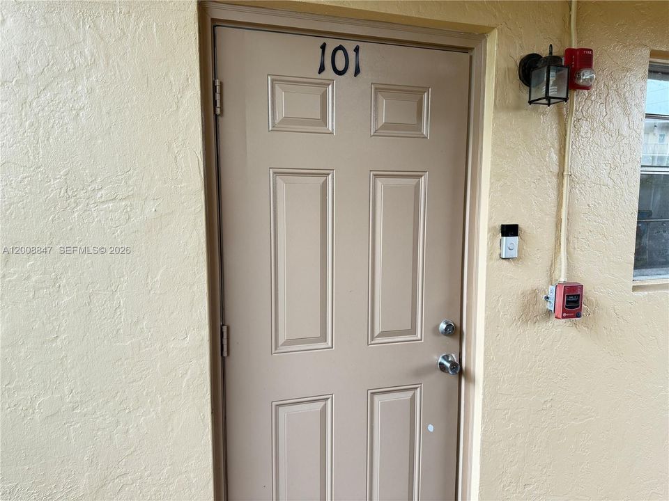 For Sale: $160,000 (2 beds, 2 baths, 920 Square Feet)