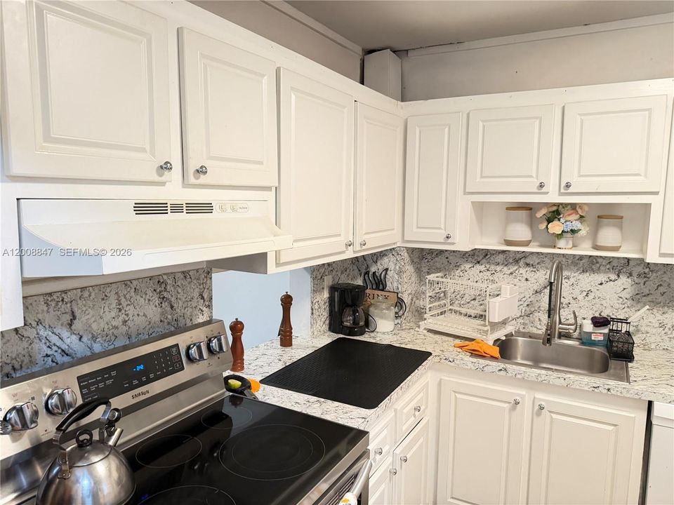 For Sale: $160,000 (2 beds, 2 baths, 920 Square Feet)
