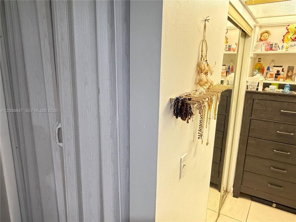For Sale: $160,000 (2 beds, 2 baths, 920 Square Feet)