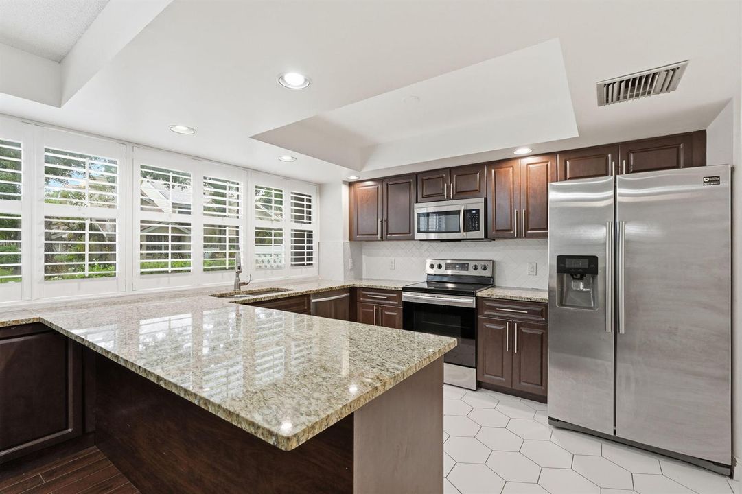 22-web-or-mls-8111_Northboro_Court_11d_0