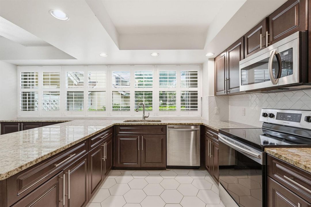24-web-or-mls-8111_Northboro_Court_11d_0