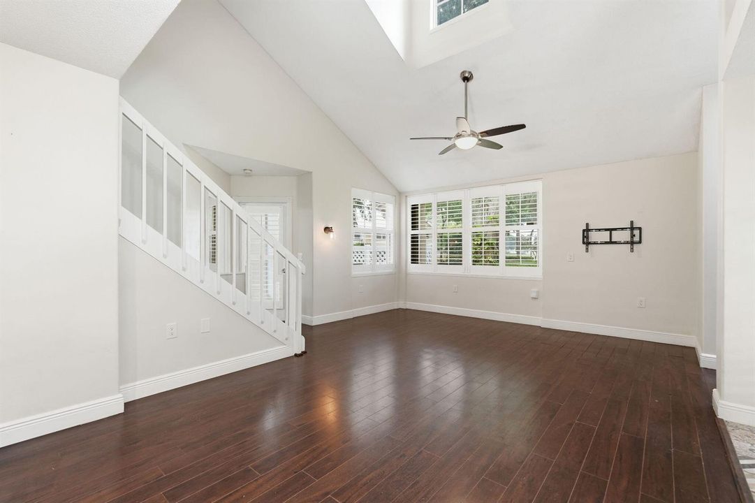 16-web-or-mls-8111_Northboro_Court_11d_0