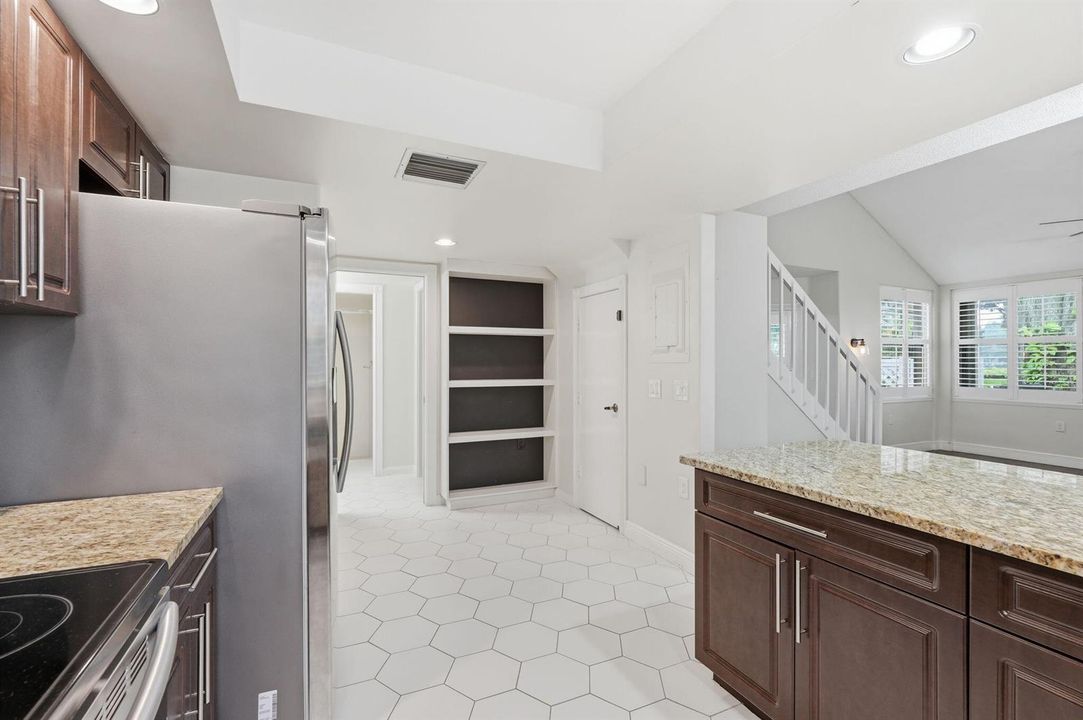 25-web-or-mls-8111_Northboro_Court_11d_0