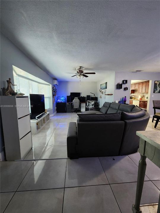 For Sale: $425,000 (2 beds, 2 baths, 1366 Square Feet)