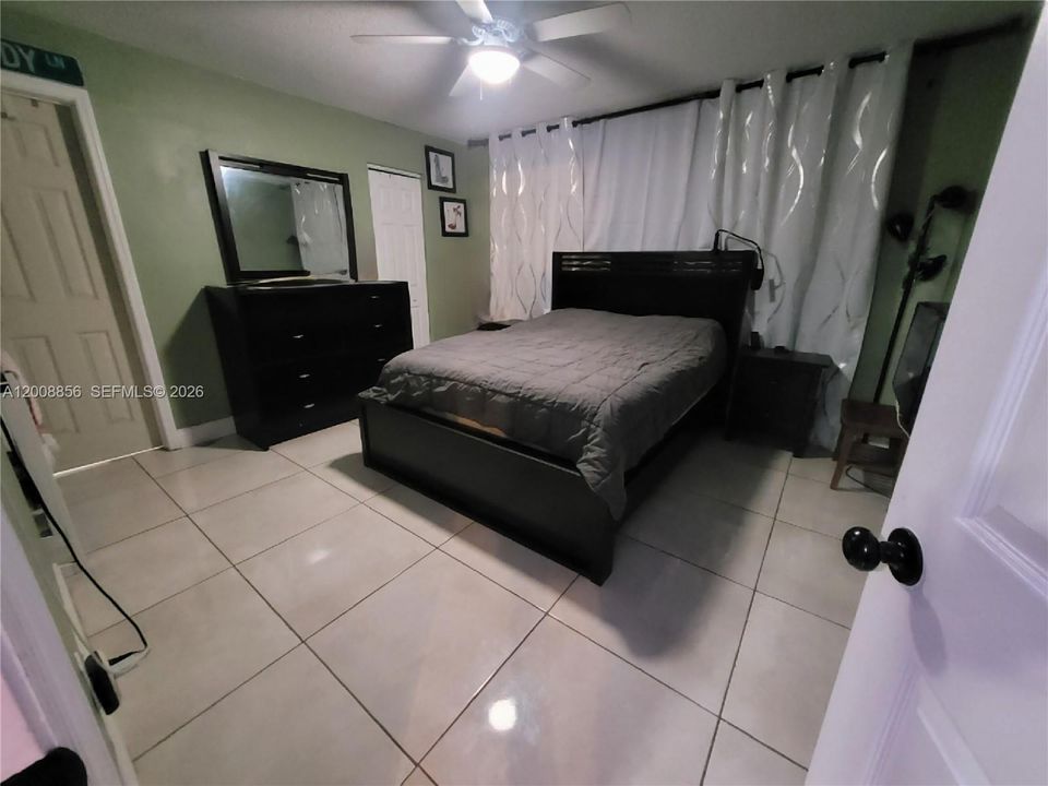For Sale: $425,000 (2 beds, 2 baths, 1366 Square Feet)