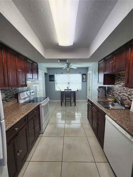 For Sale: $425,000 (2 beds, 2 baths, 1366 Square Feet)