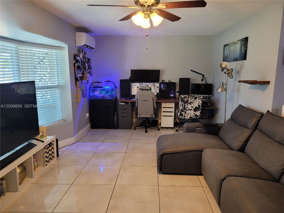 For Sale: $425,000 (2 beds, 2 baths, 1366 Square Feet)