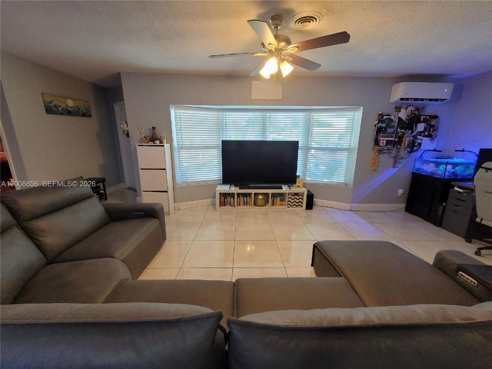 For Sale: $425,000 (2 beds, 2 baths, 1366 Square Feet)