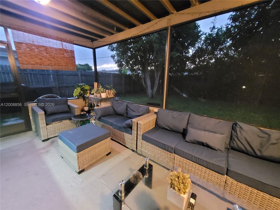For Sale: $425,000 (2 beds, 2 baths, 1366 Square Feet)