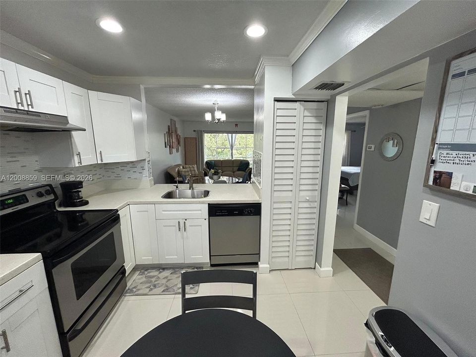 For Sale: $132,000 (1 beds, 1 baths, 730 Square Feet)