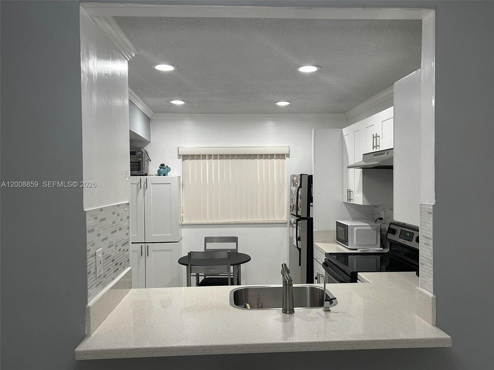 For Sale: $132,000 (1 beds, 1 baths, 730 Square Feet)