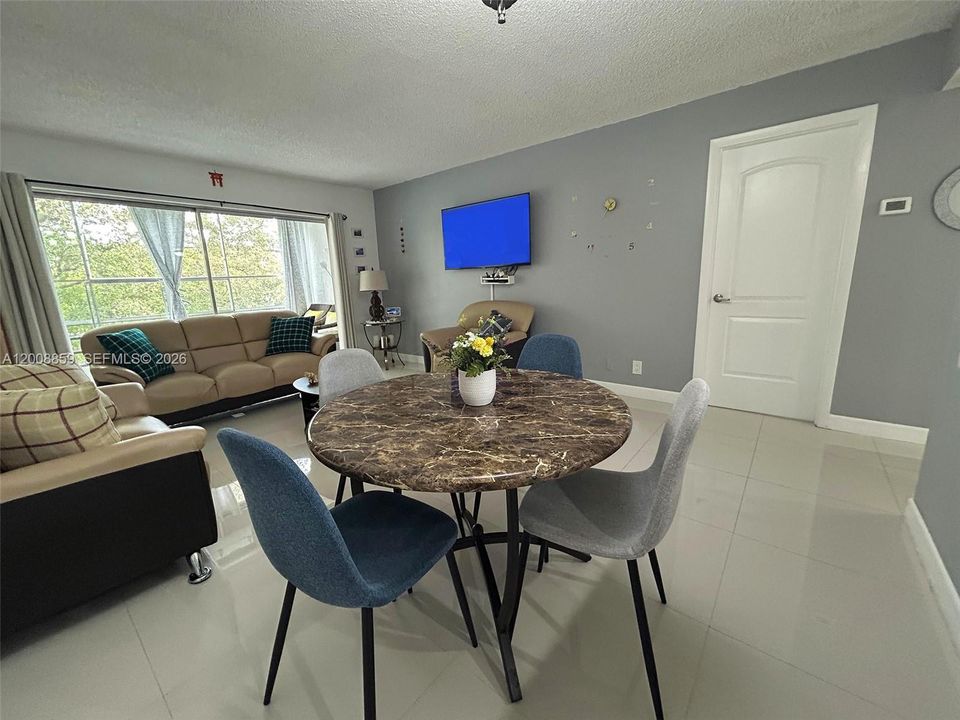 For Sale: $132,000 (1 beds, 1 baths, 730 Square Feet)