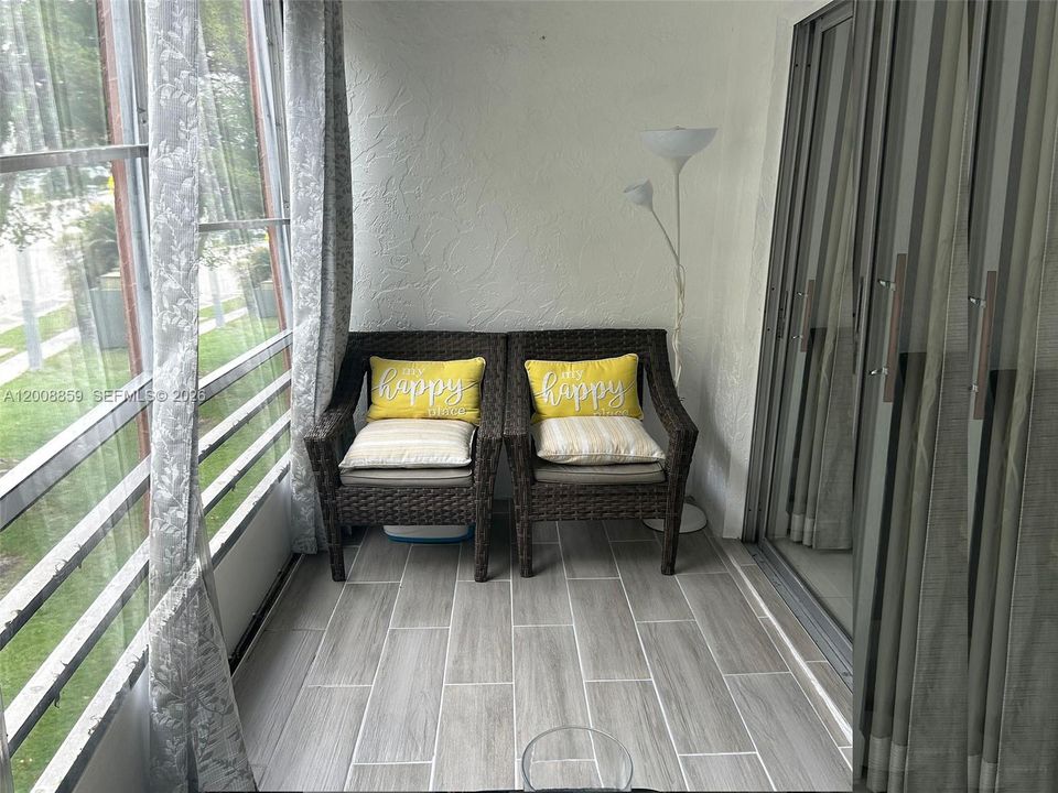For Sale: $132,000 (1 beds, 1 baths, 730 Square Feet)