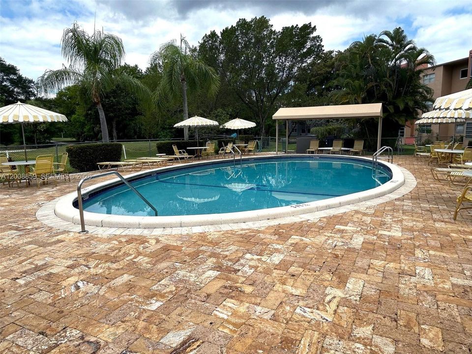 For Sale: $132,000 (1 beds, 1 baths, 730 Square Feet)