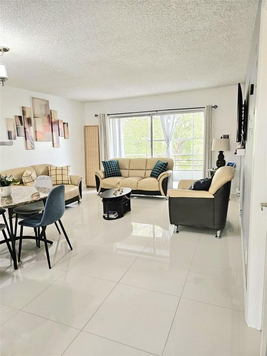 For Sale: $132,000 (1 beds, 1 baths, 730 Square Feet)