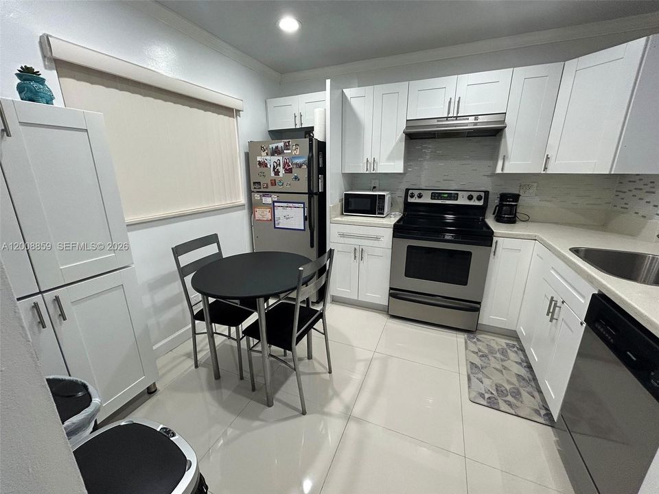 For Sale: $132,000 (1 beds, 1 baths, 730 Square Feet)