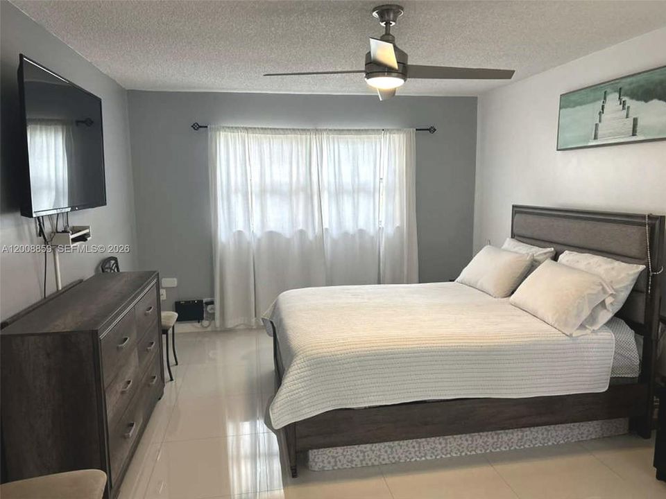 For Sale: $132,000 (1 beds, 1 baths, 730 Square Feet)