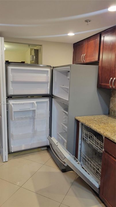 For Rent: $2,400 (3 beds, 2 baths, 1204 Square Feet)