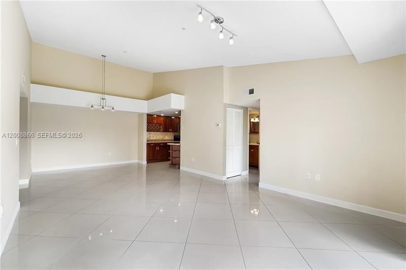 For Rent: $2,400 (3 beds, 2 baths, 1204 Square Feet)