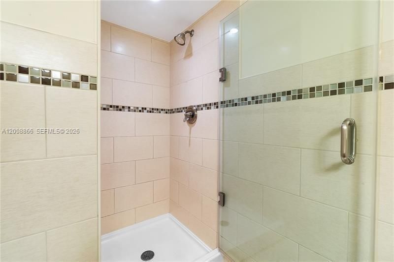 For Rent: $2,400 (3 beds, 2 baths, 1204 Square Feet)