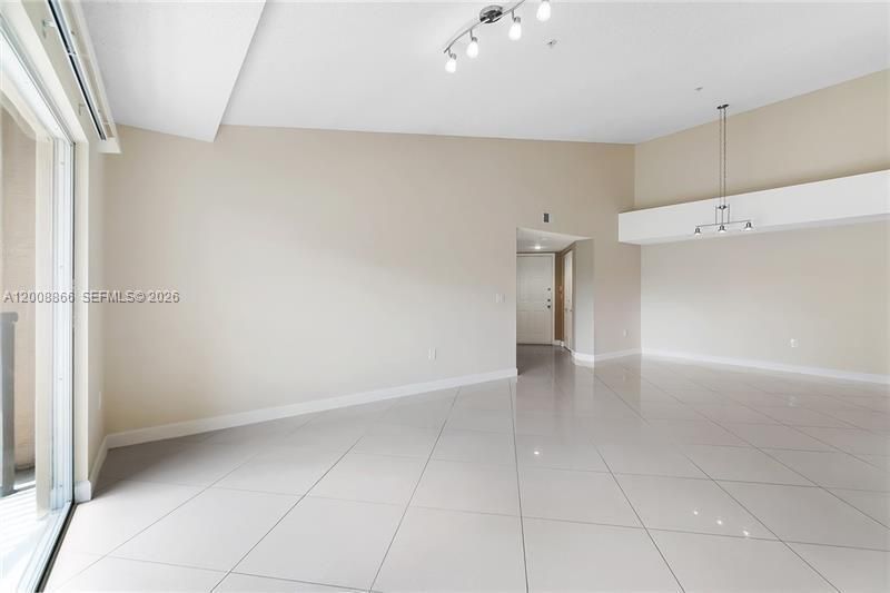 For Rent: $2,400 (3 beds, 2 baths, 1204 Square Feet)