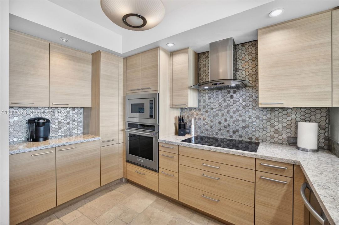 В аренду: $7,500 (2 спален, 2 ванн, 1470 Квадратных фут)