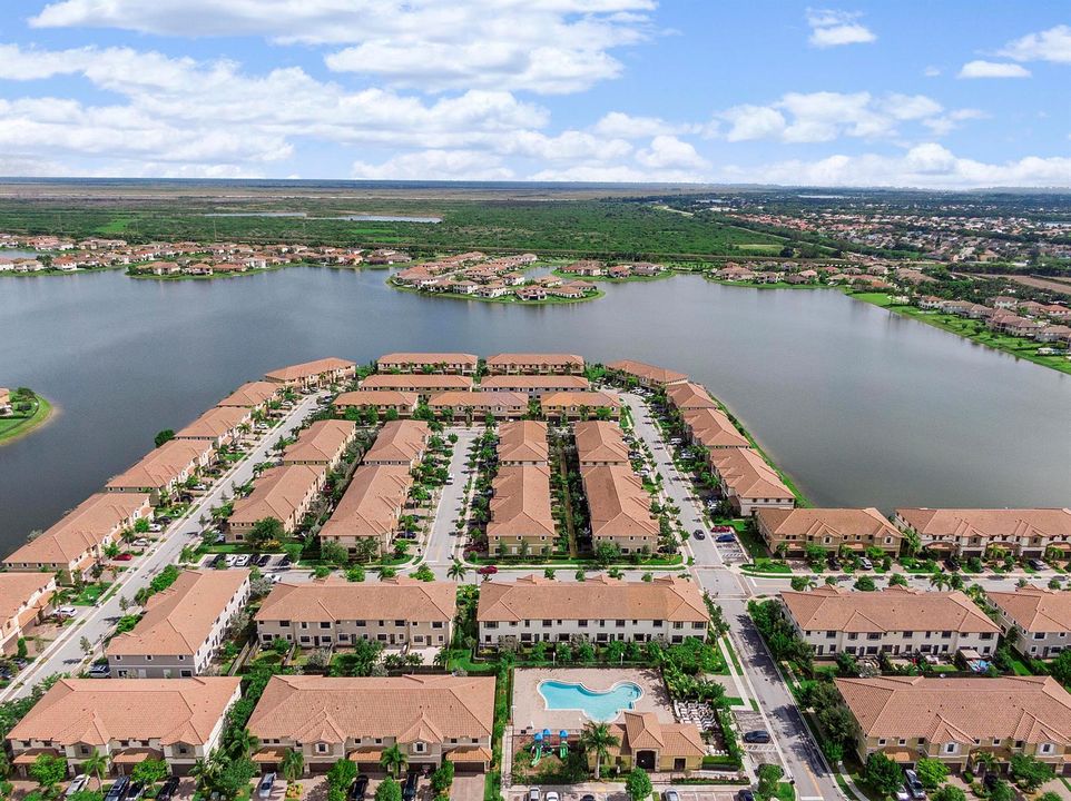 9606 Town Parc Cir N_11