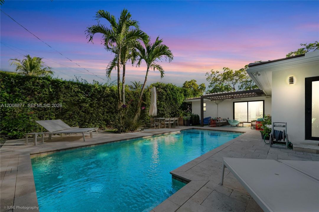 Active With Contract: $2,280,000 (3 beds, 3 baths, 1890 Square Feet)