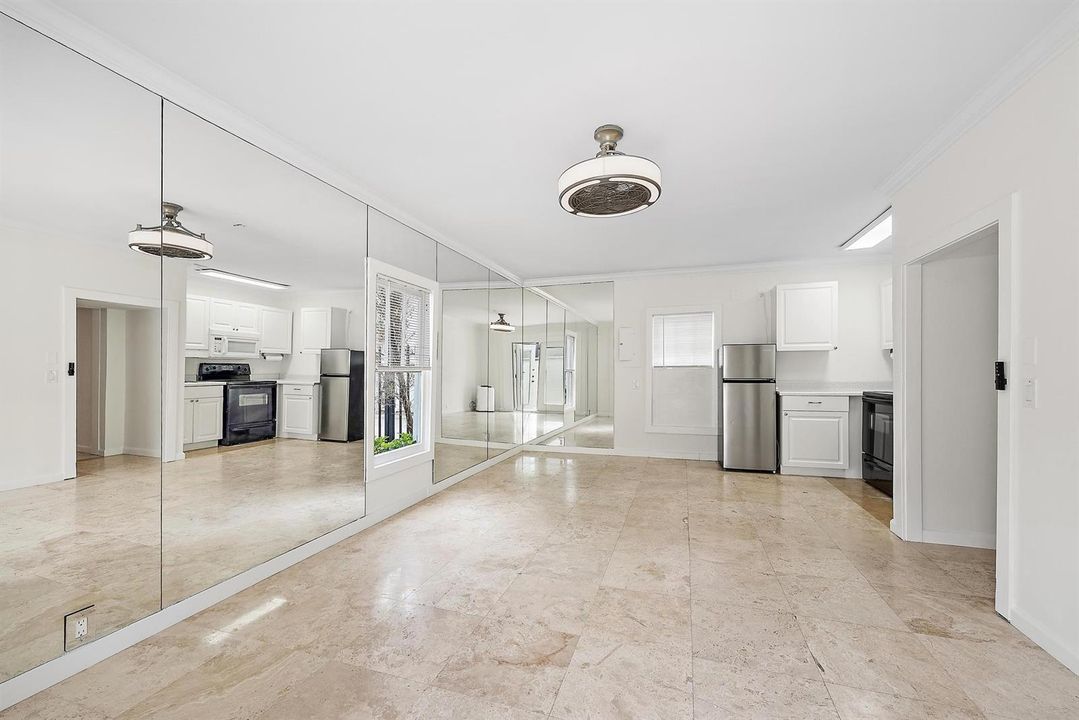 228 9th St-28
