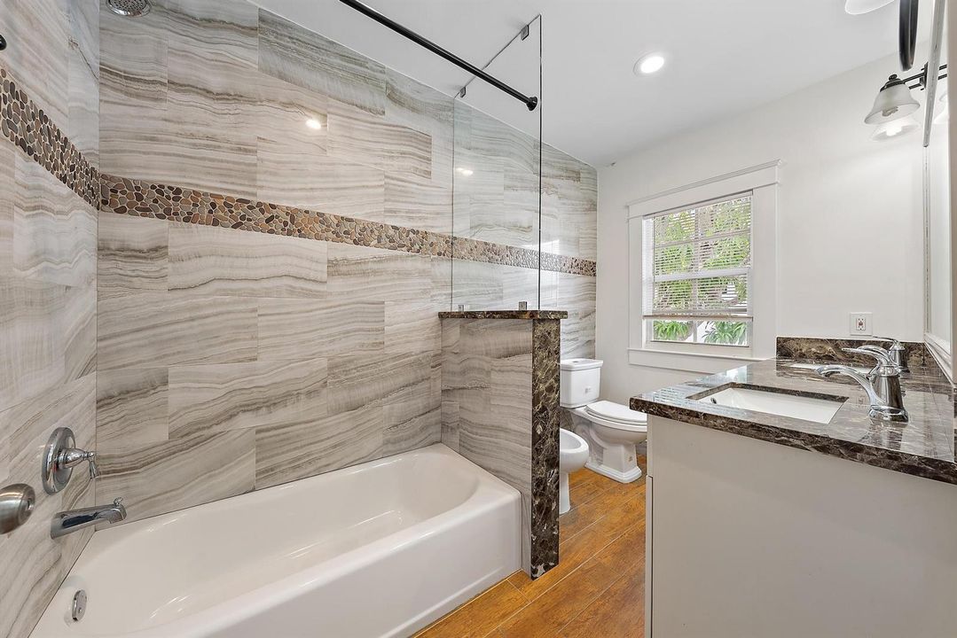 Secondary bath w tub/shower.