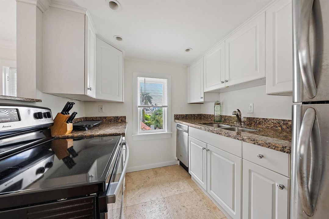 228 9th St-36