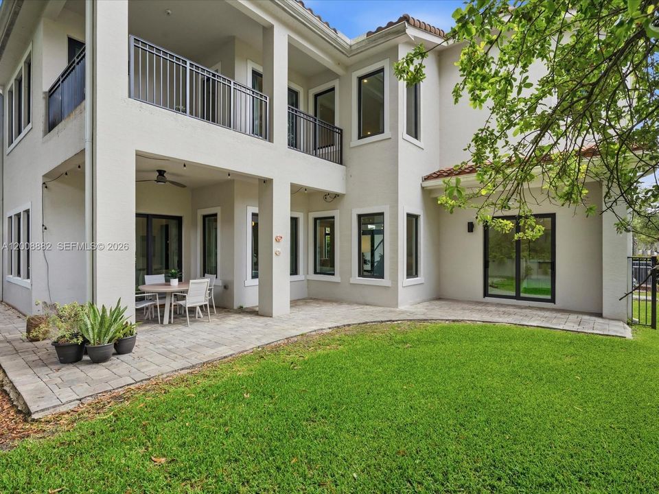 For Sale: $2,425,000 (5 beds, 4 baths, 4006 Square Feet)