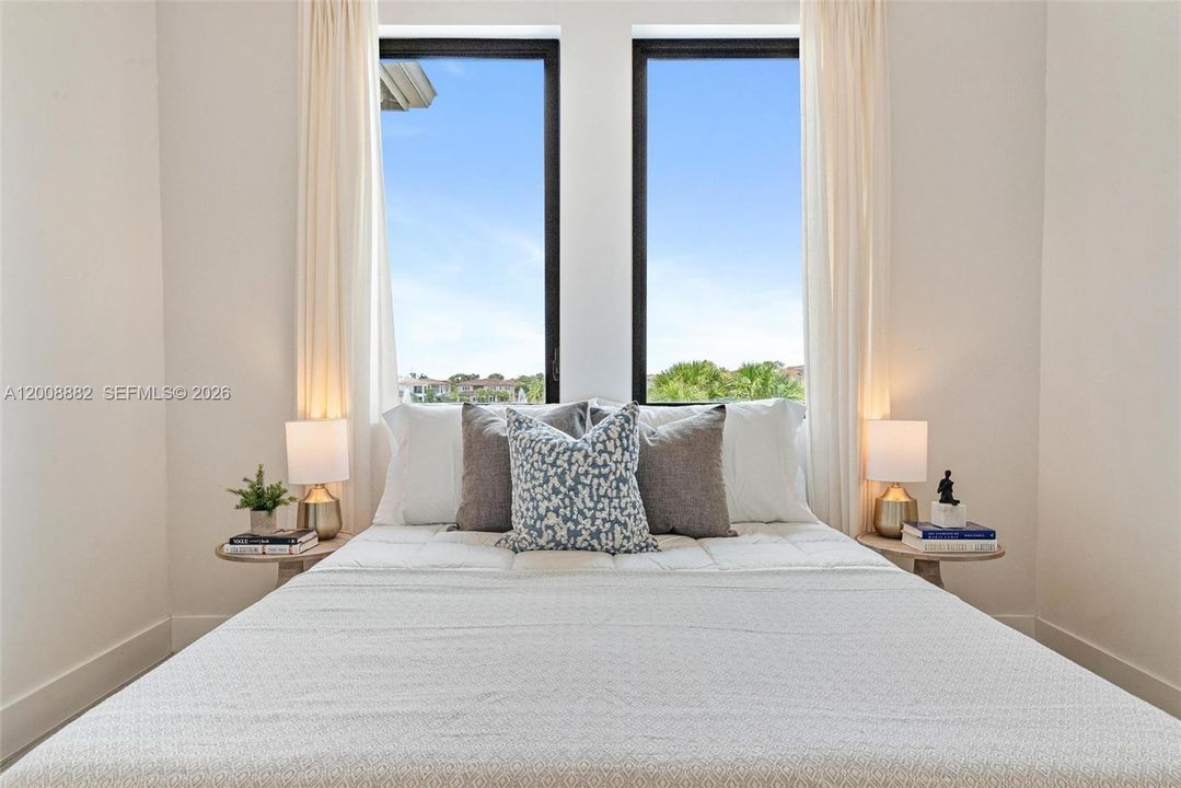 For Sale: $2,425,000 (5 beds, 4 baths, 4006 Square Feet)