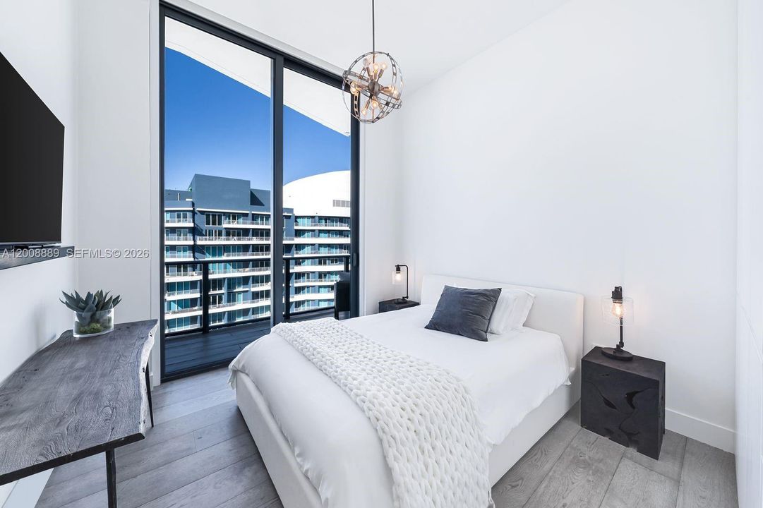 For Sale: $3,400,000 (4 beds, 3 baths, 2010 Square Feet)