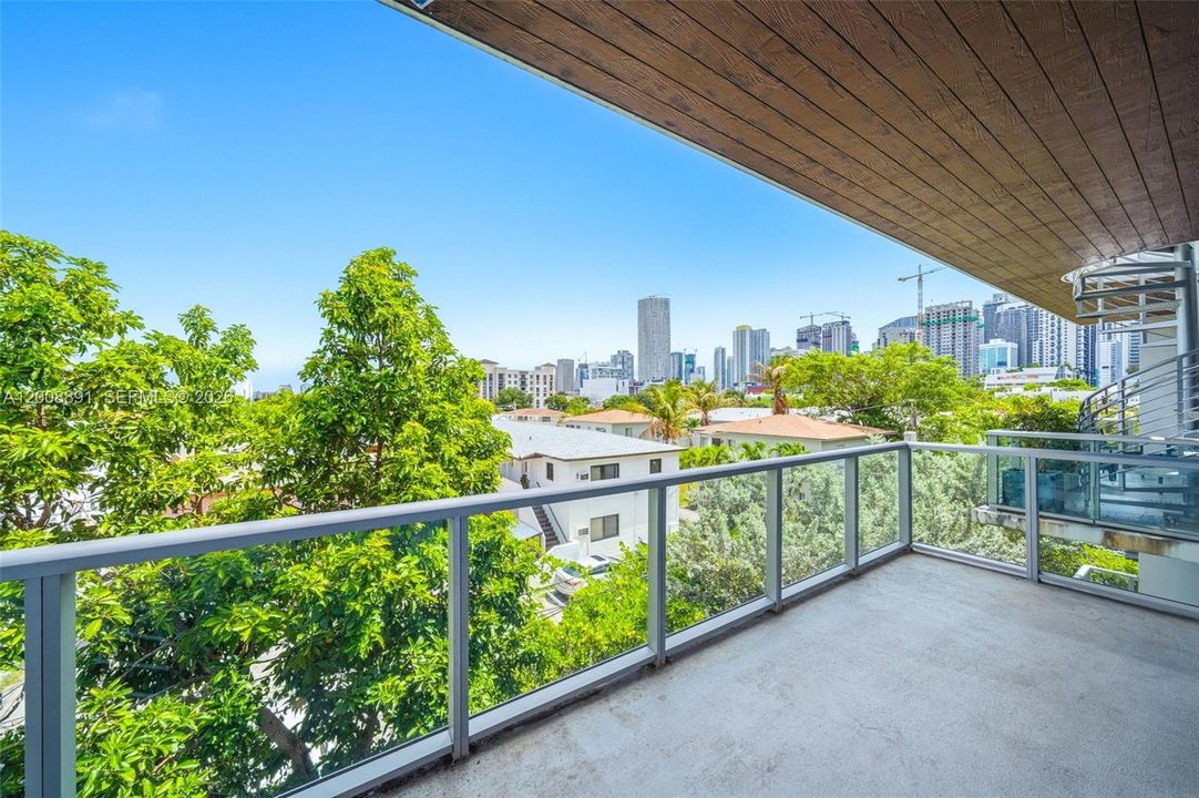 合同活跃: $1,169,000 (3 贝兹, 3 浴室, 1527 平方英尺)