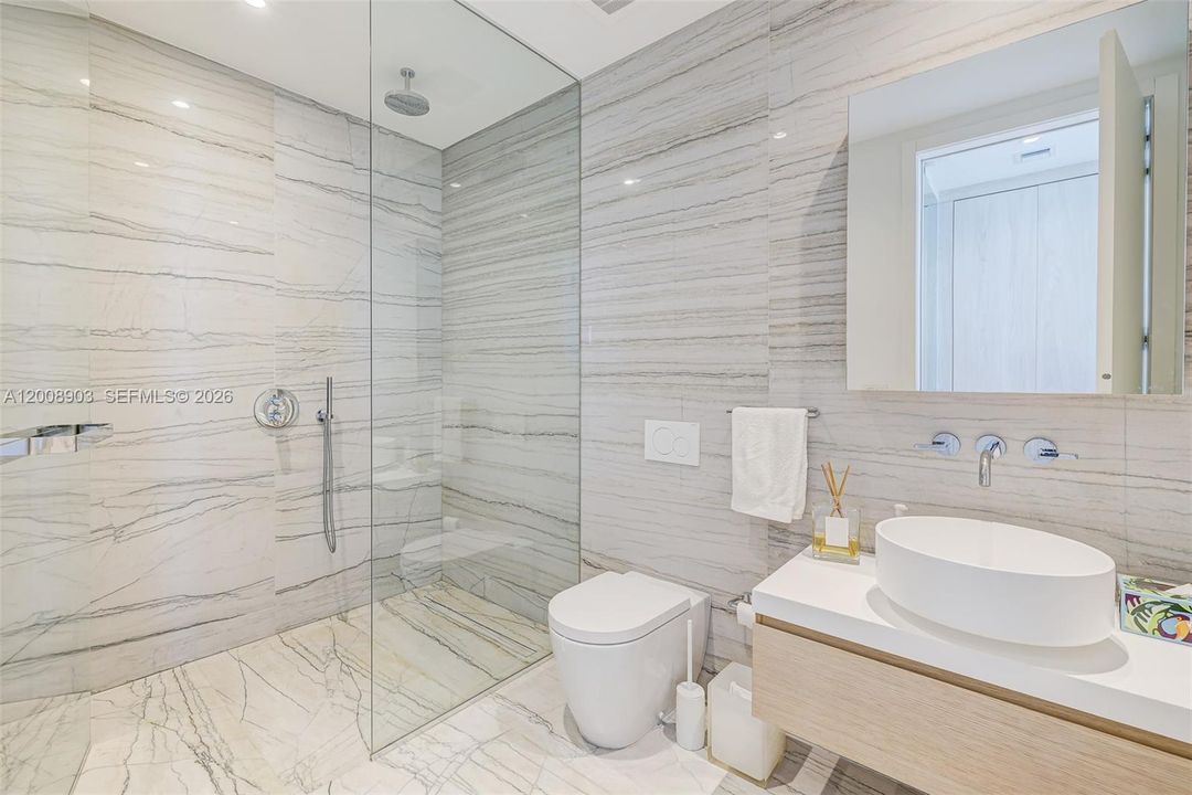 На продажу: $5,995,000 (2 спален, 2 ванн, 1594 Квадратных фут)