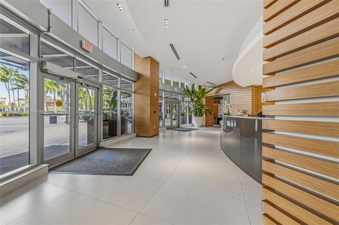 For Sale: $469,000 (1 beds, 1 baths, 761 Square Feet)