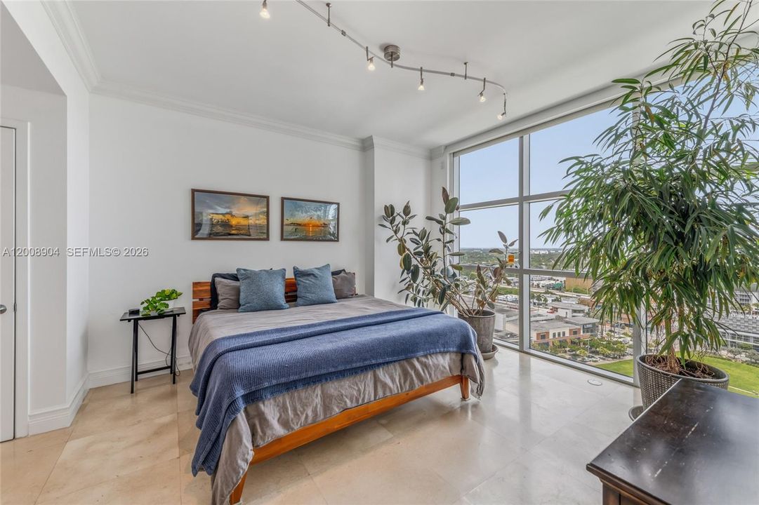 For Sale: $469,000 (1 beds, 1 baths, 761 Square Feet)