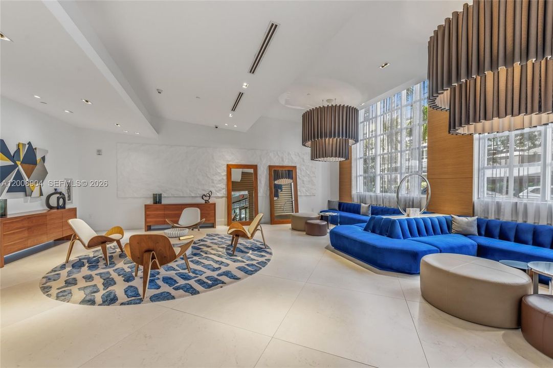 For Sale: $469,000 (1 beds, 1 baths, 761 Square Feet)
