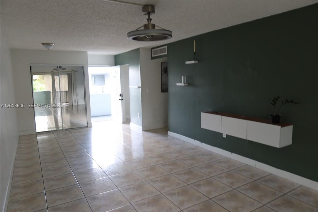 Activo con contrato: $1,500 (1 camas, 1 baños, 790 Pies cuadrados)
