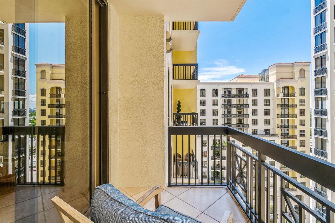 Balcony w/ Southwest light
