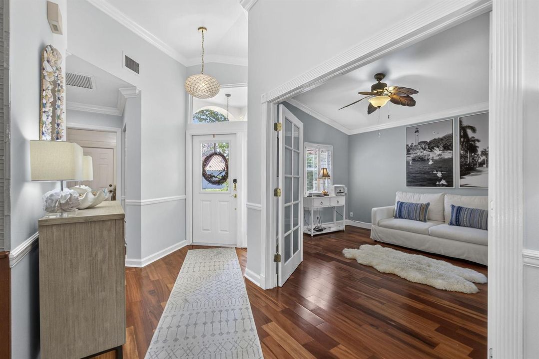 Foyer/ Den