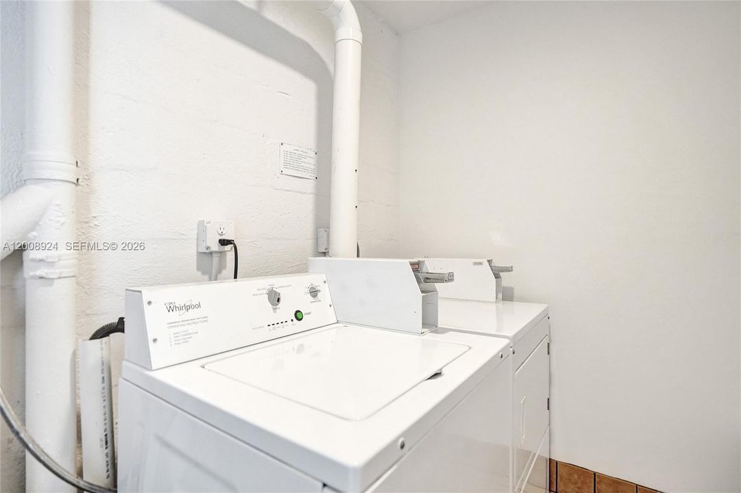 Activo con contrato: $3,300 (2 camas, 2 baños, 864 Pies cuadrados)