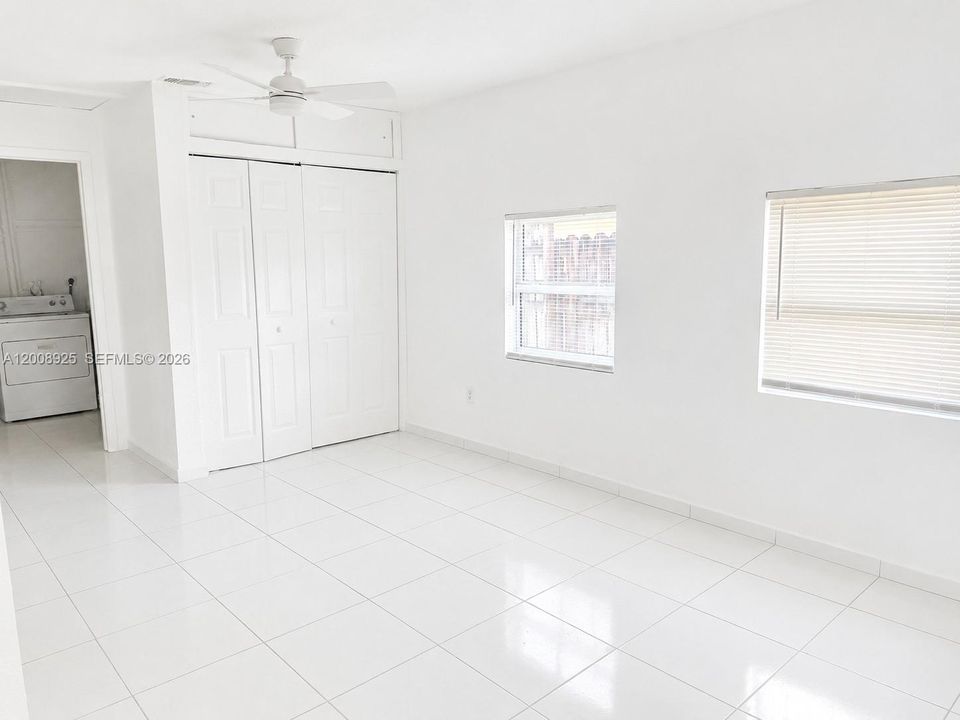 En Renta: $2,950 (3 camas, 2 baños, 1247 Pies cuadrados)
