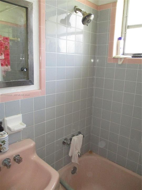 Activo con contrato: $499,000 (3 camas, 2 baños, 1396 Pies cuadrados)
